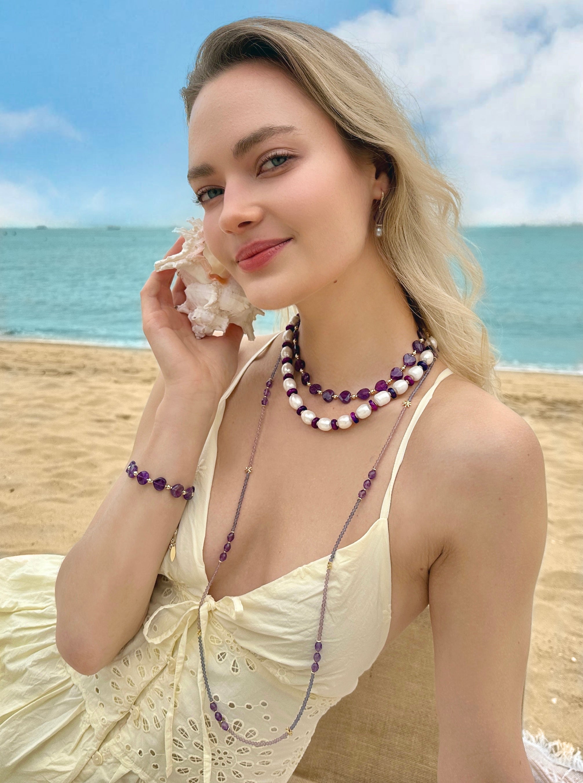 Adjustable amethyst bracelet with heart pendants
