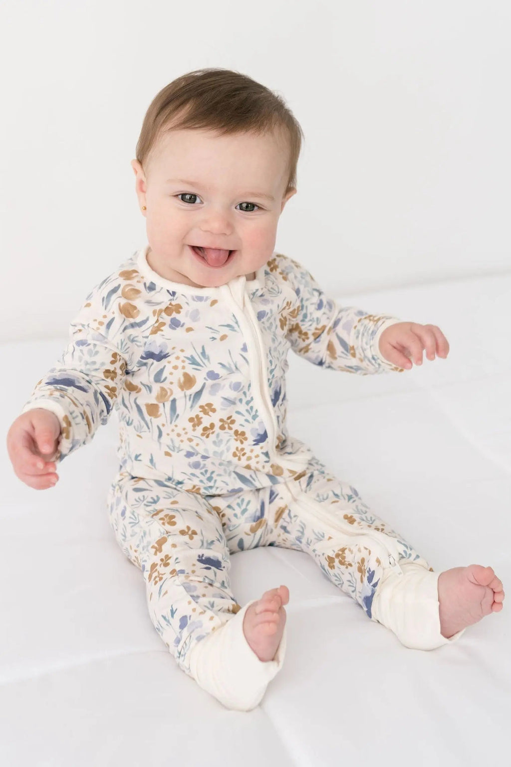 Bamboo baby clothes – jumpsuits, pajamas, shorts & footies (0–24 months)