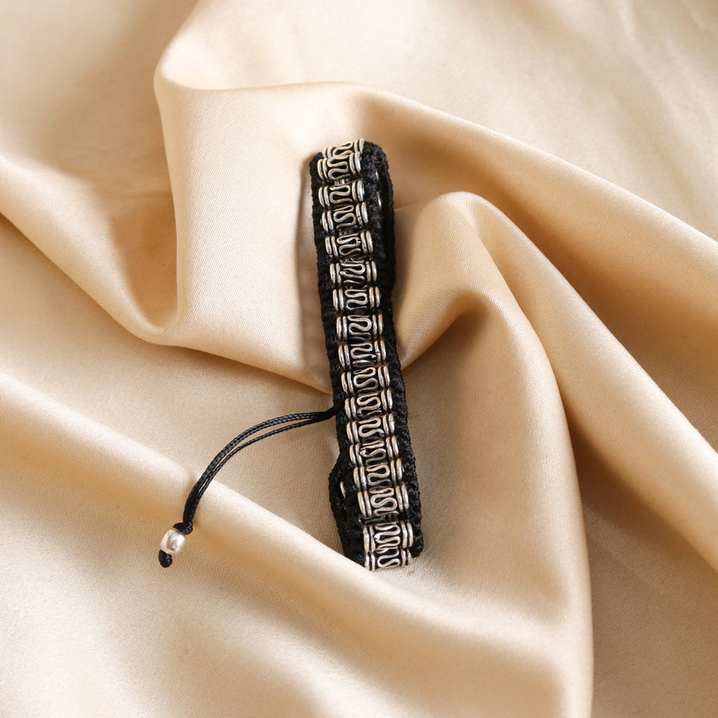Elegant bracelet – handcrafted with silver motifs and black braiding