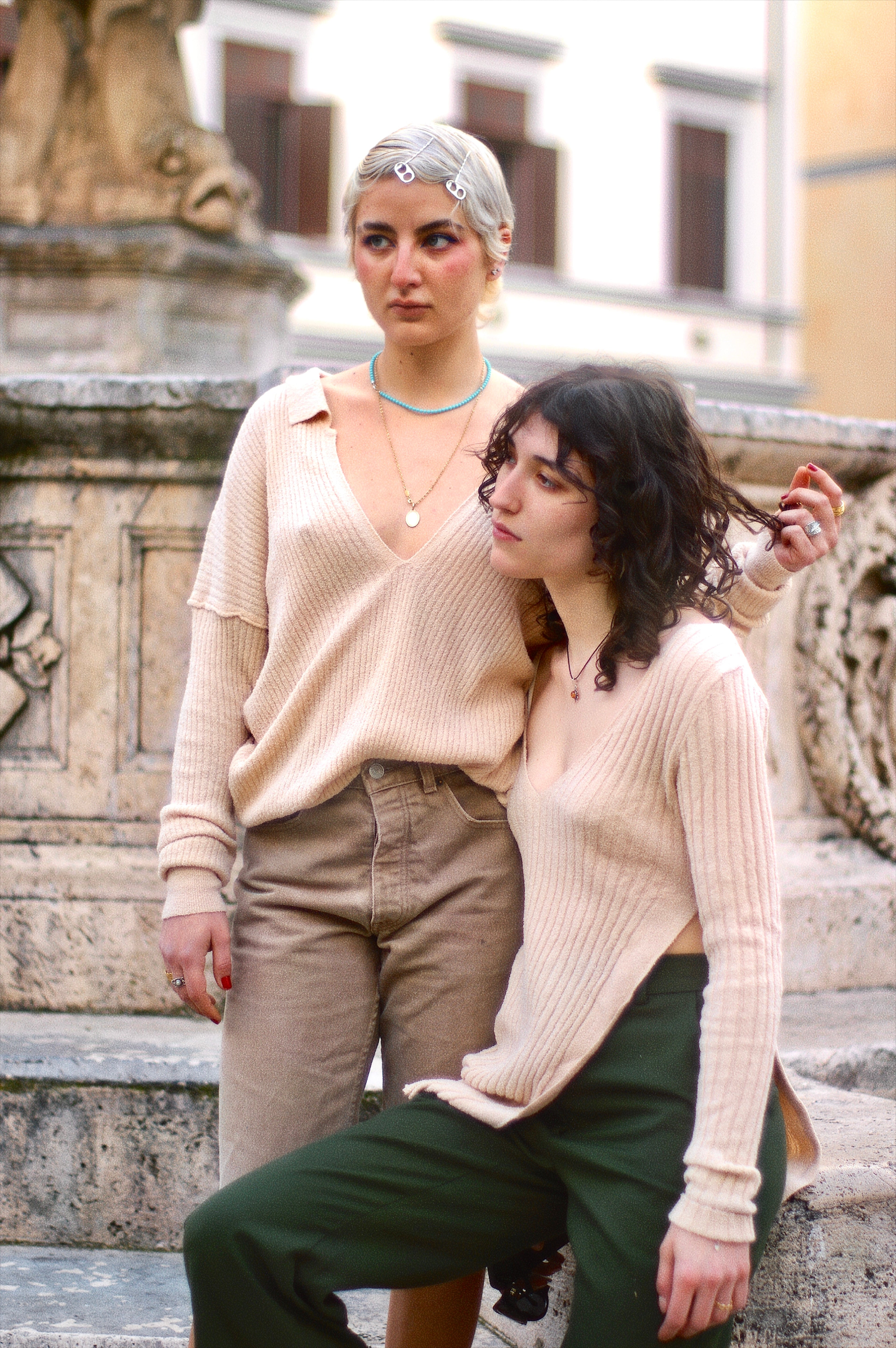 Pullover mit V-Ausschnitt und seitlichem Schlitz – Saffo-2