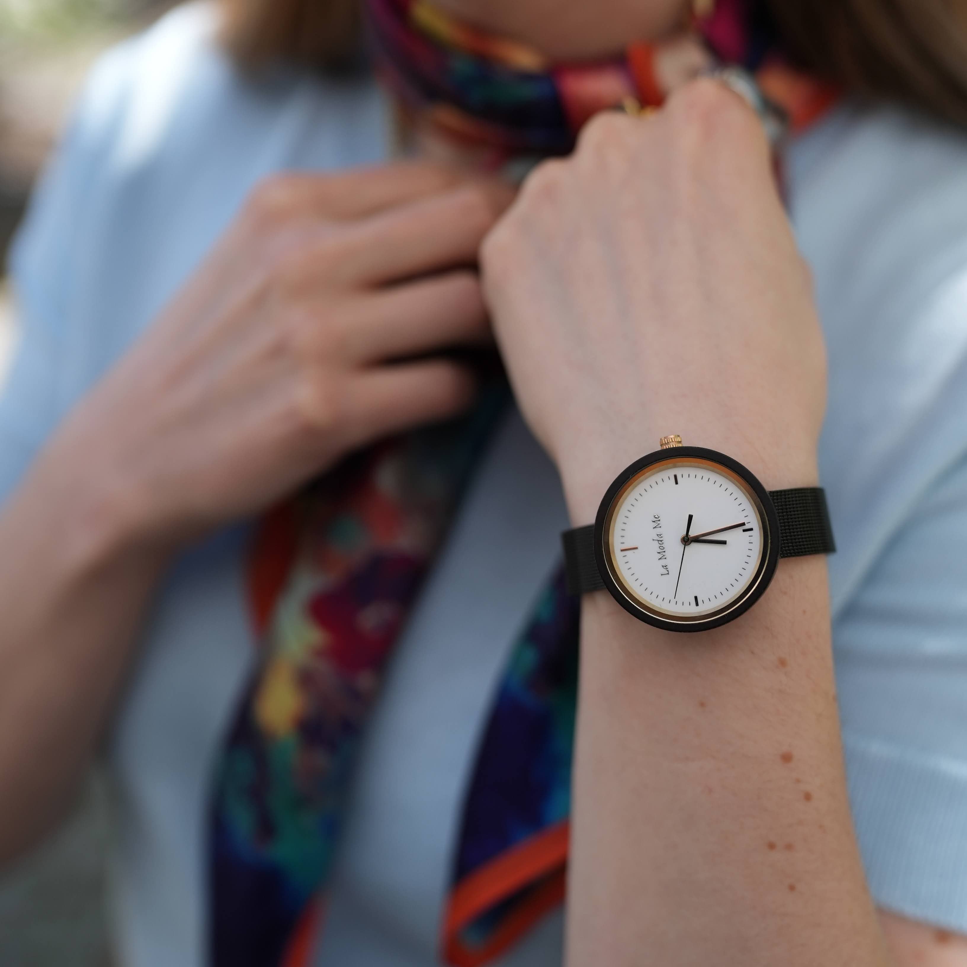 Lumin – Minimalistische schwarze Uhr aus karbonisiertem Bambus-1